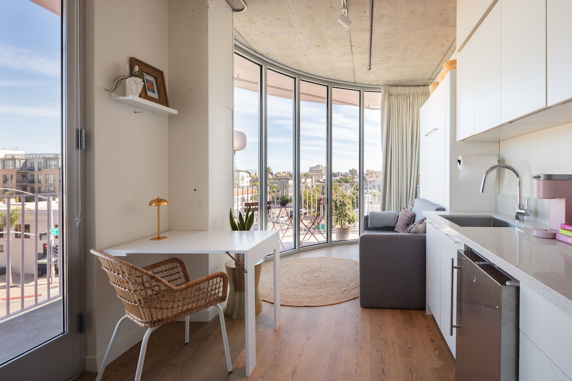 San Diego Apartment: 901 W. Washington St