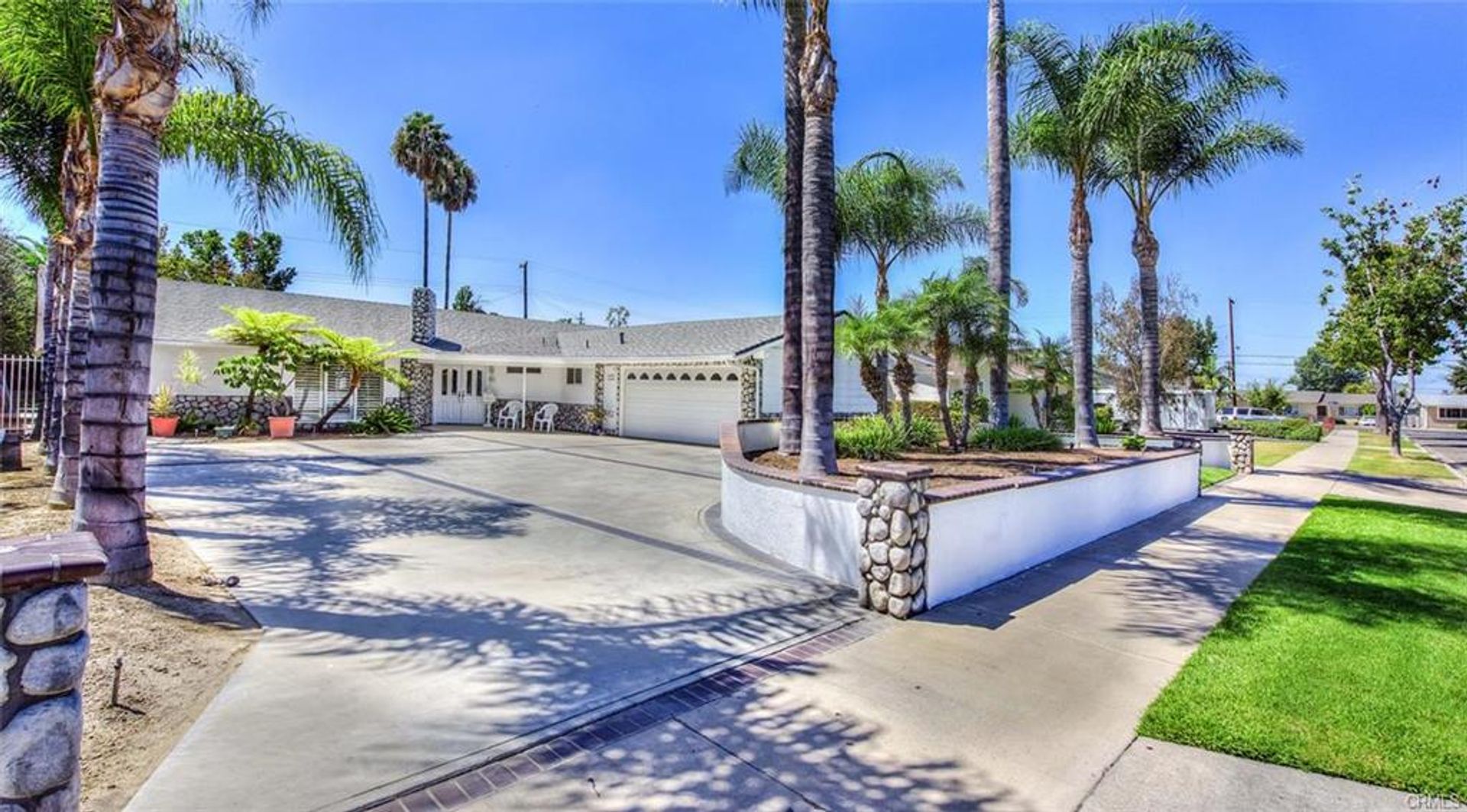 Orange House: 542 E Adams Ave