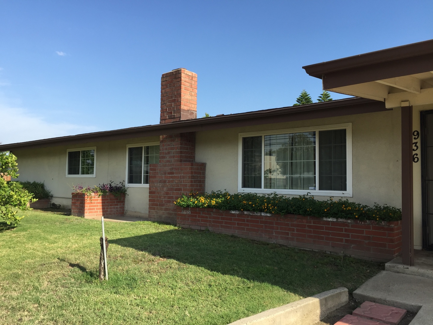 Orange House: 936 E Collins Ave