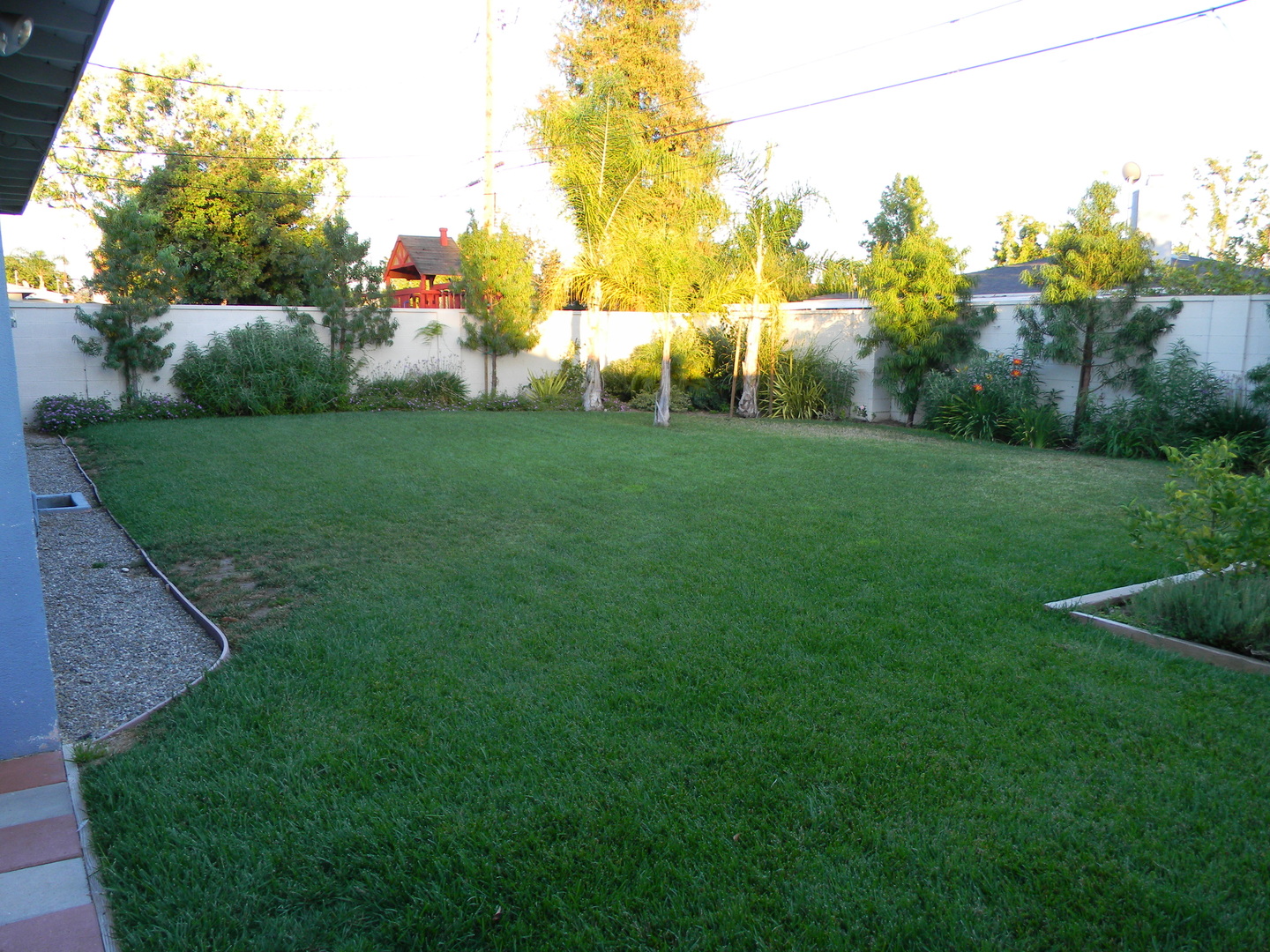 Orange House: 332 E Oakmont