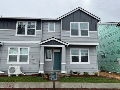 Beautiful Hazel Dell Townhome! Location, Location! – photo 1