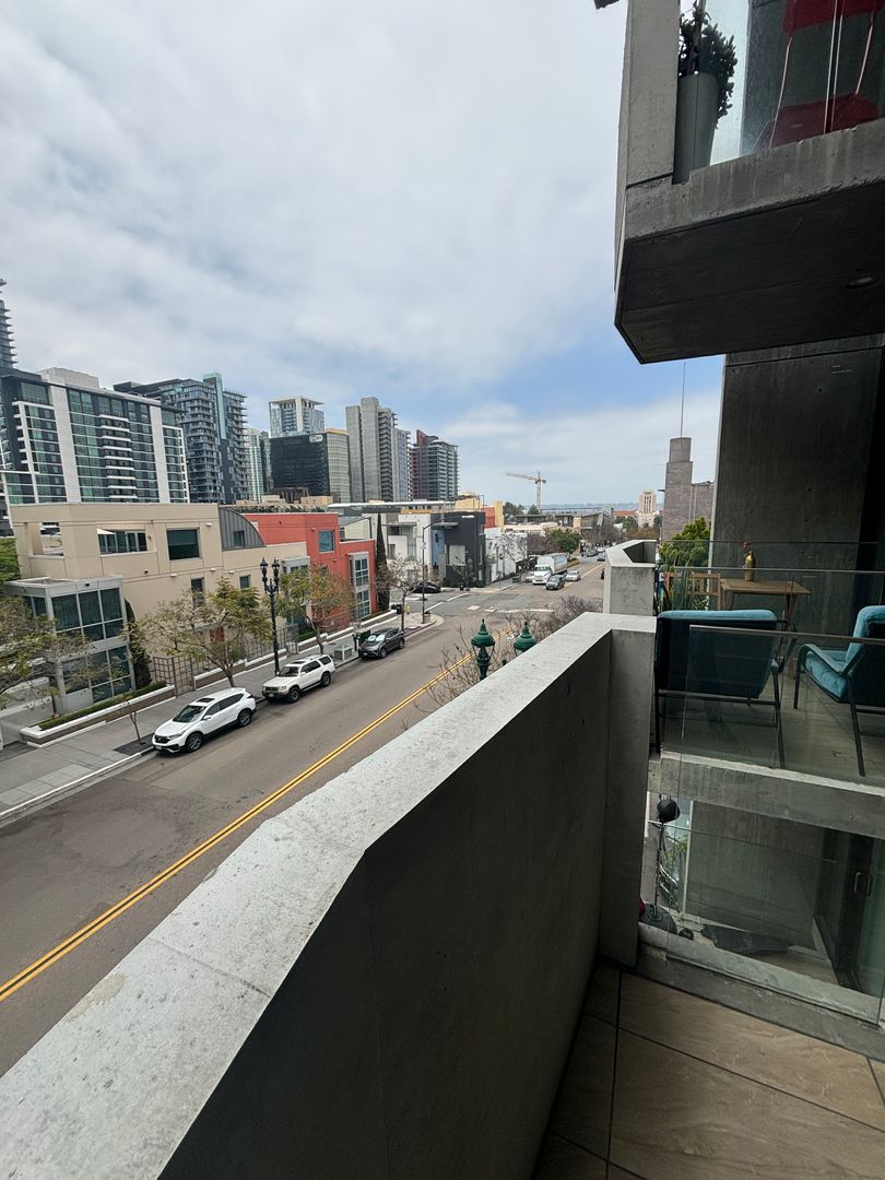 San Diego Apartment: 320 West Cedar St.