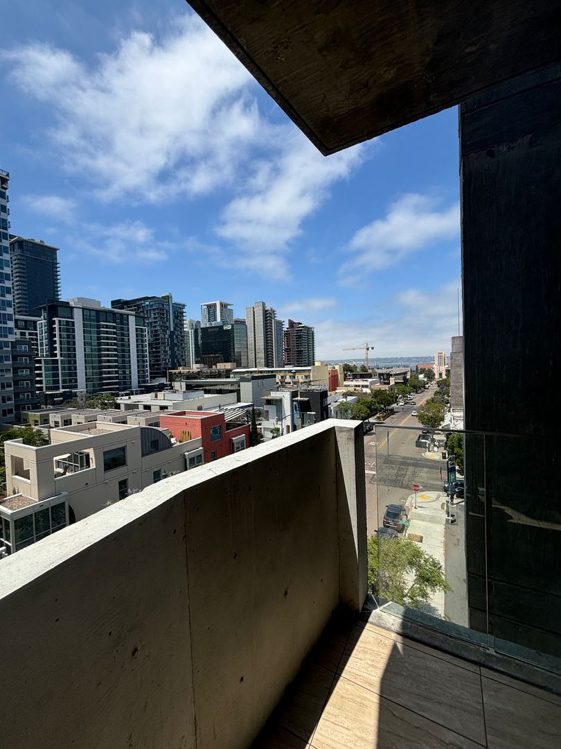 San Diego Apartment: 320 West Cedar St.