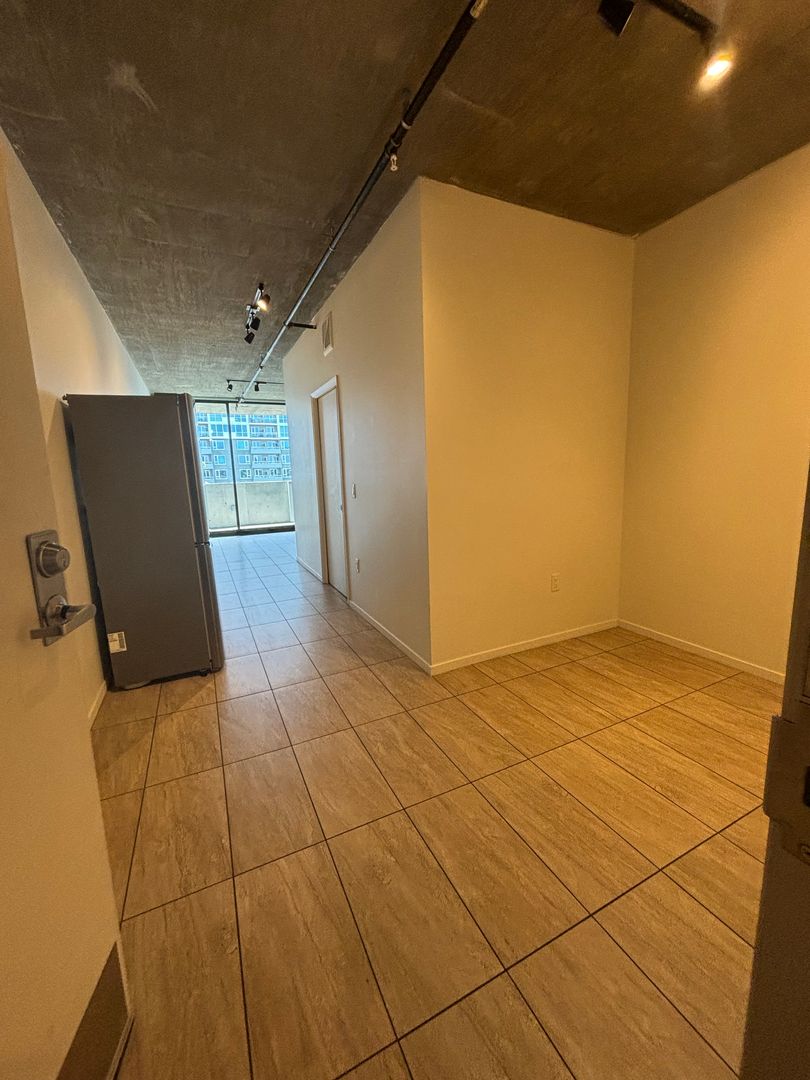 San Diego Apartment: 320 West Cedar St.