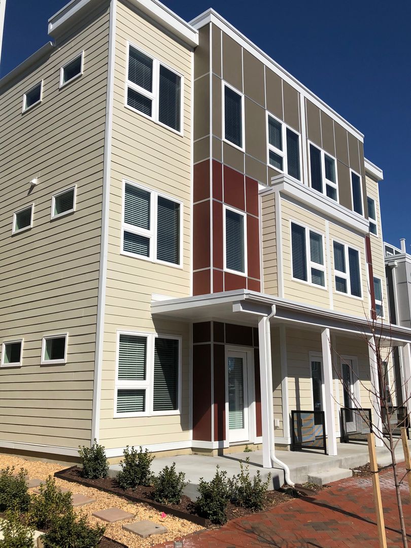 Richmond Condo: 1207 Bainbridge street