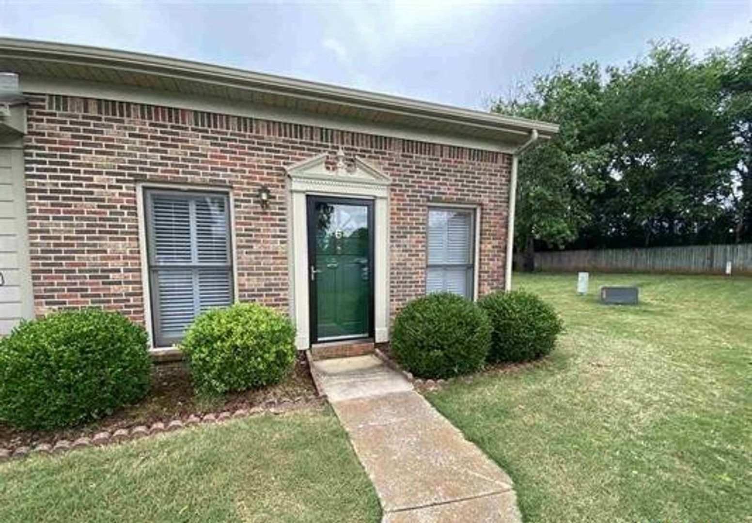 Huntsville House: 8136 Oldfield Road