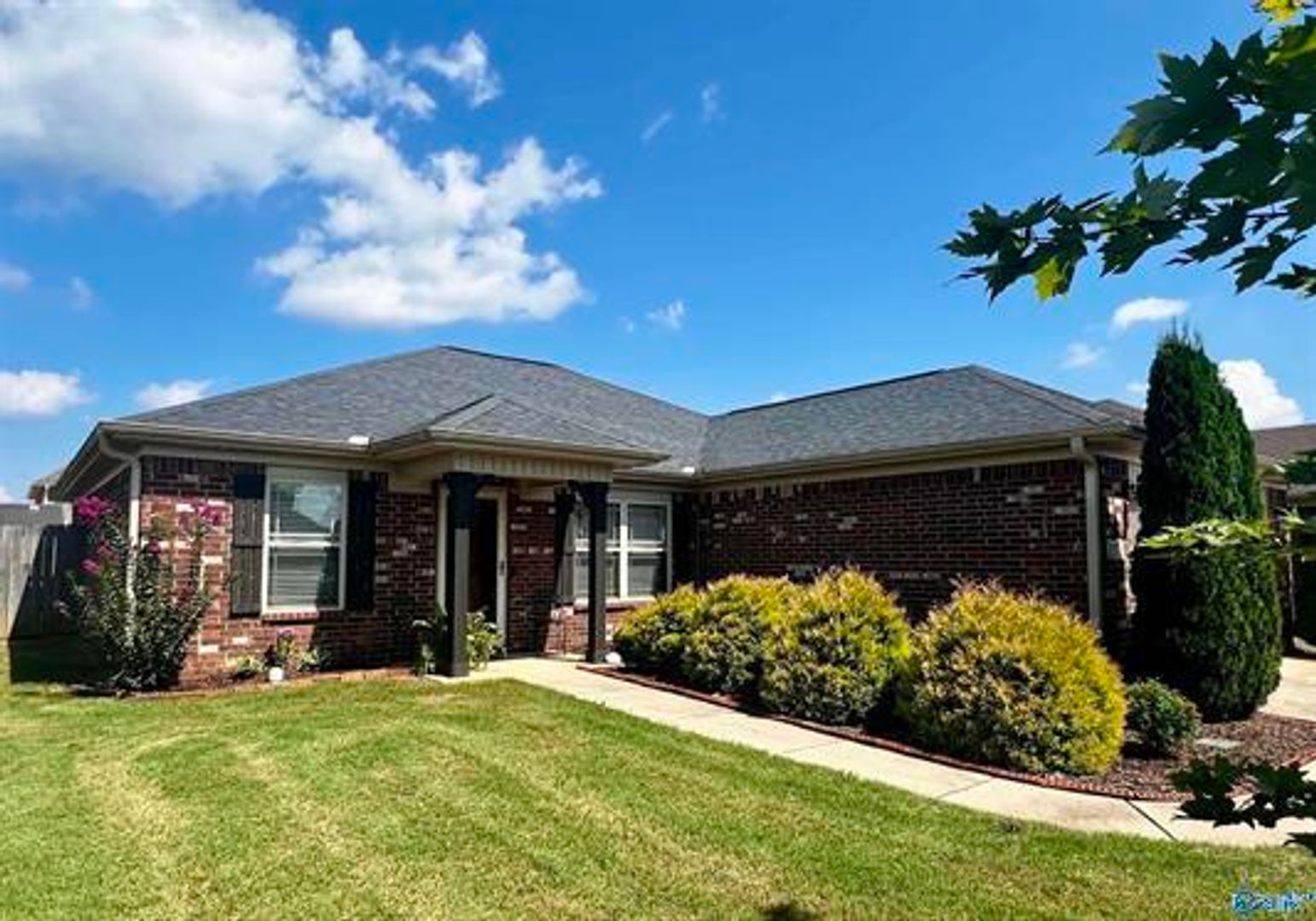 Merdianville House: 217 Wilcot