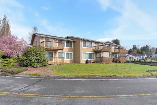 Newly renovated 2 BR Apartment with Stunning Views in Tacoma – photo 1