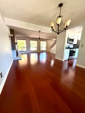 Live Comfortably in Federal Way – 4-Bedroom Home Near Golf, Shops & Transit – photo 1