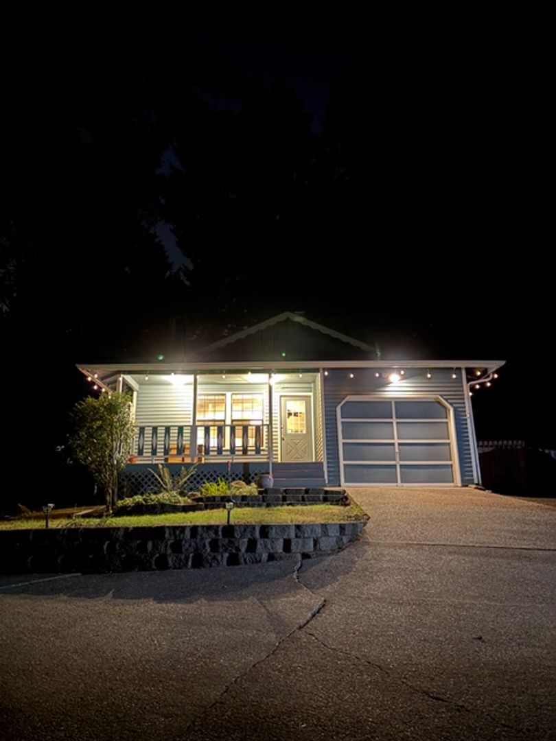 Tumwater House: 1255 Bay Loop SW