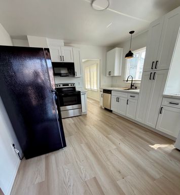 Updated 2-Bedroom Home in Convenient Lakewood Location – photo 1