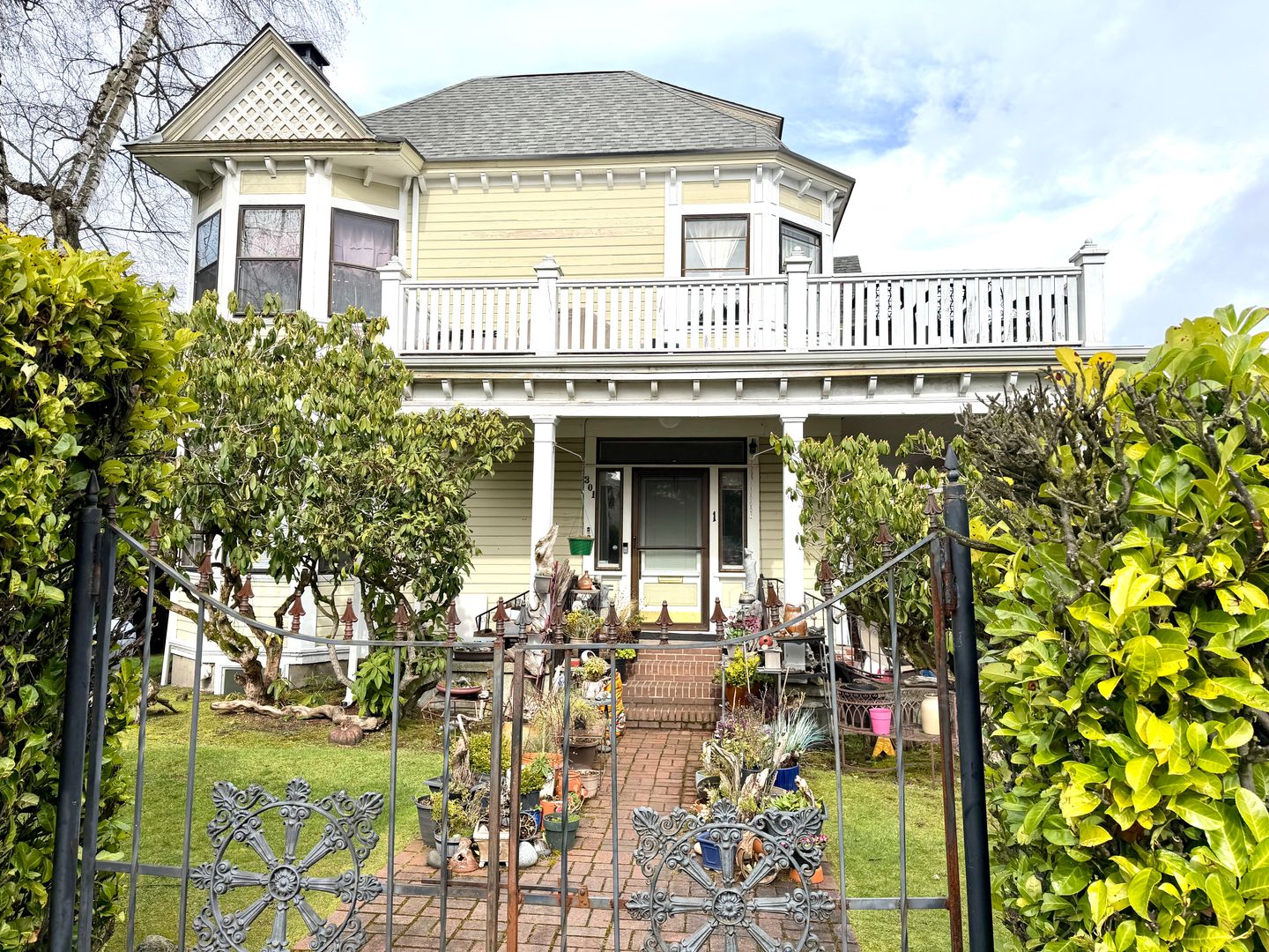 Tacoma Apartment: 301 N I St