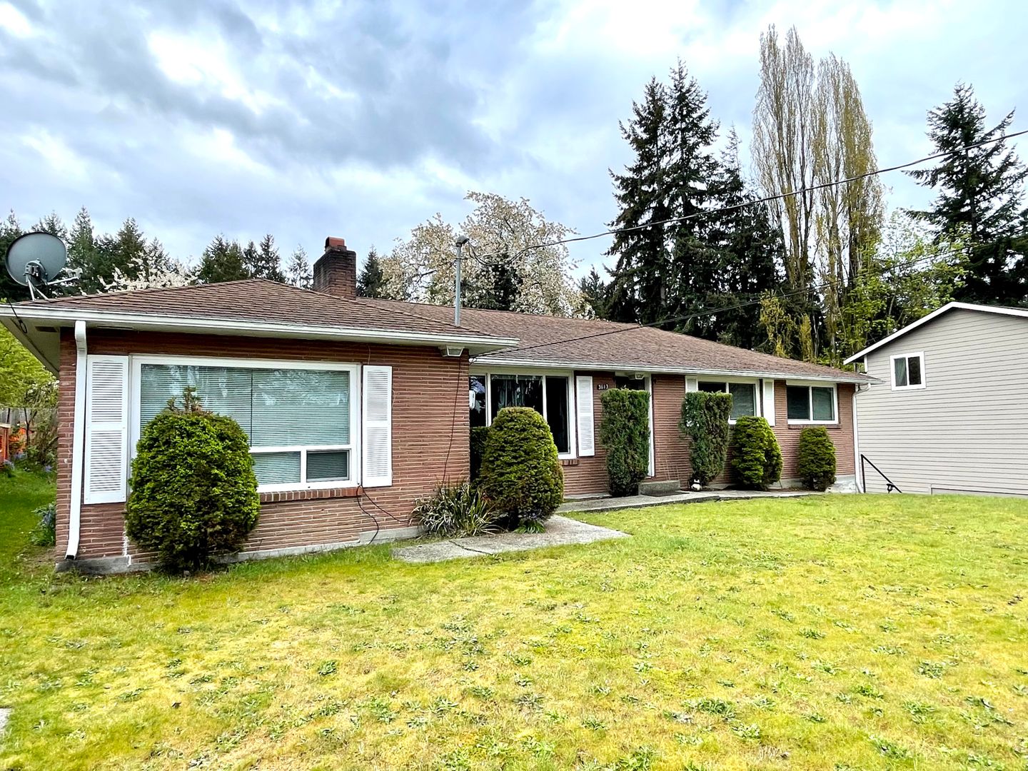 University Place House: 3613 Grandview Dr W