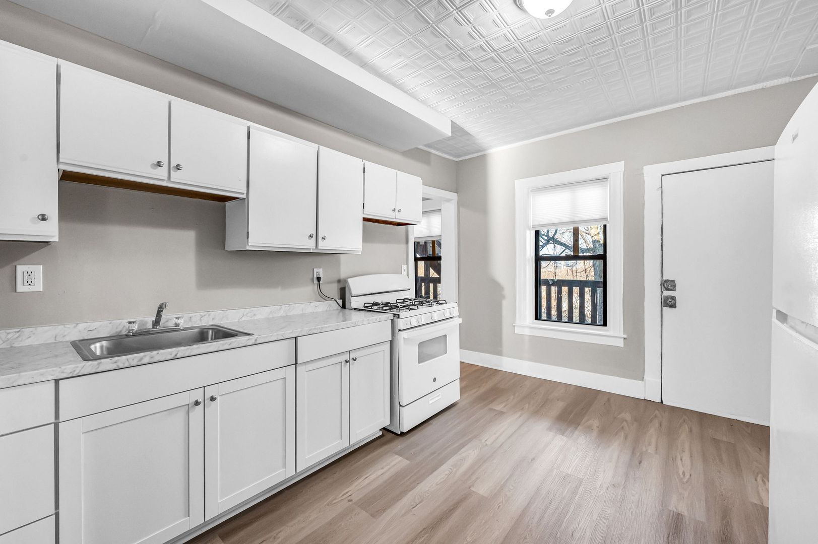 Springfield Apartment: 92 Woodside Terrace