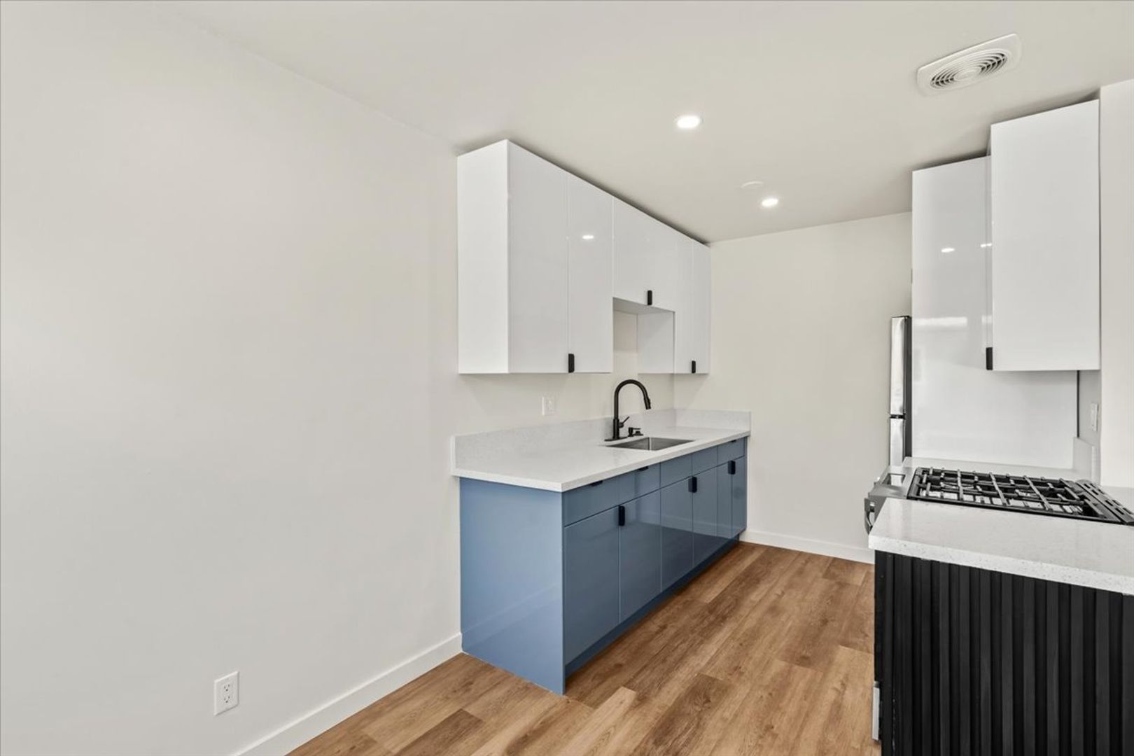 A Refined 1BR/1BA Residence in the Heart of Inglewood 11 of 12