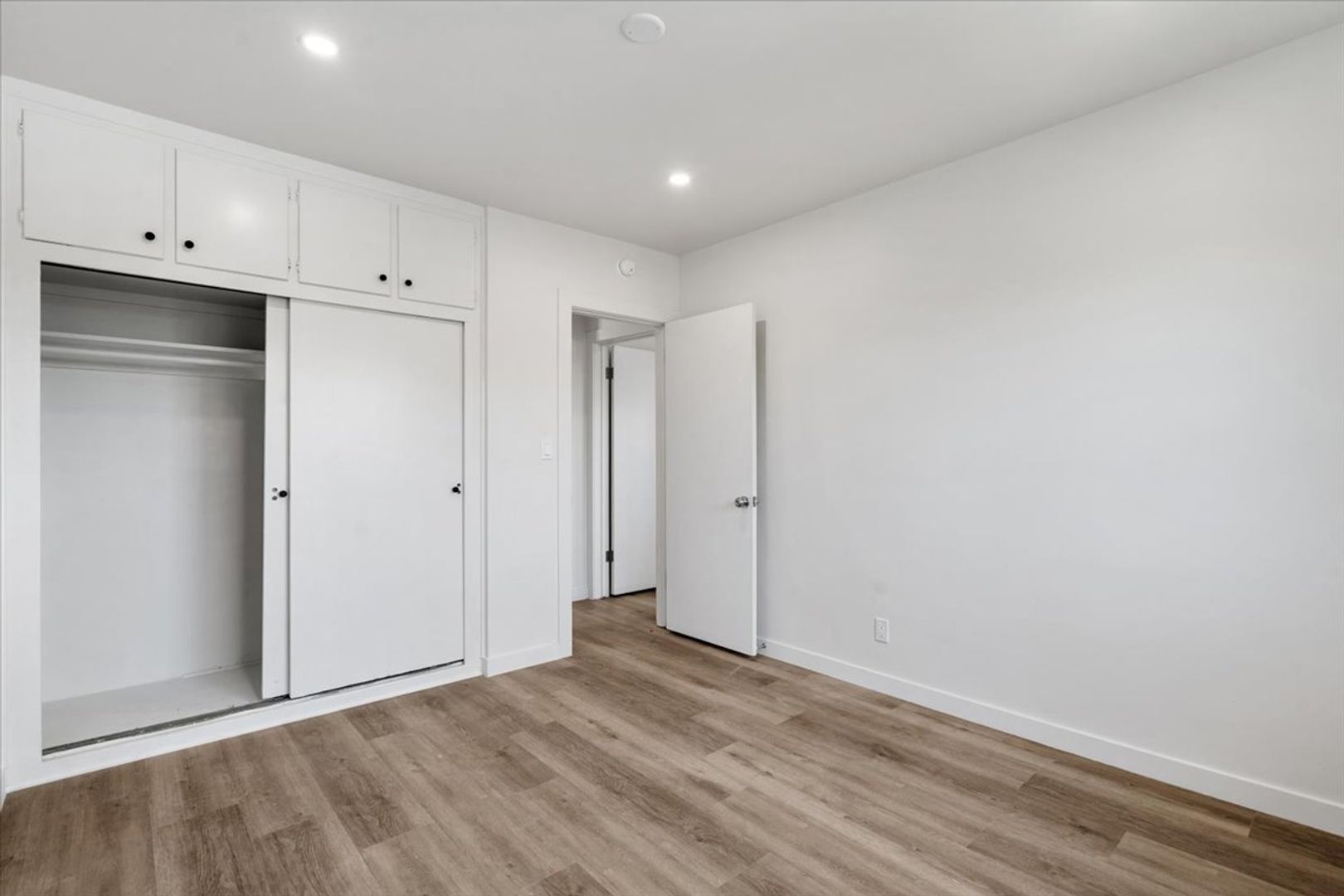 Newly Renovated 2BR/1BA Modern Living near LAX, SoFi Stadium & Intuit Dome! 11 of 12