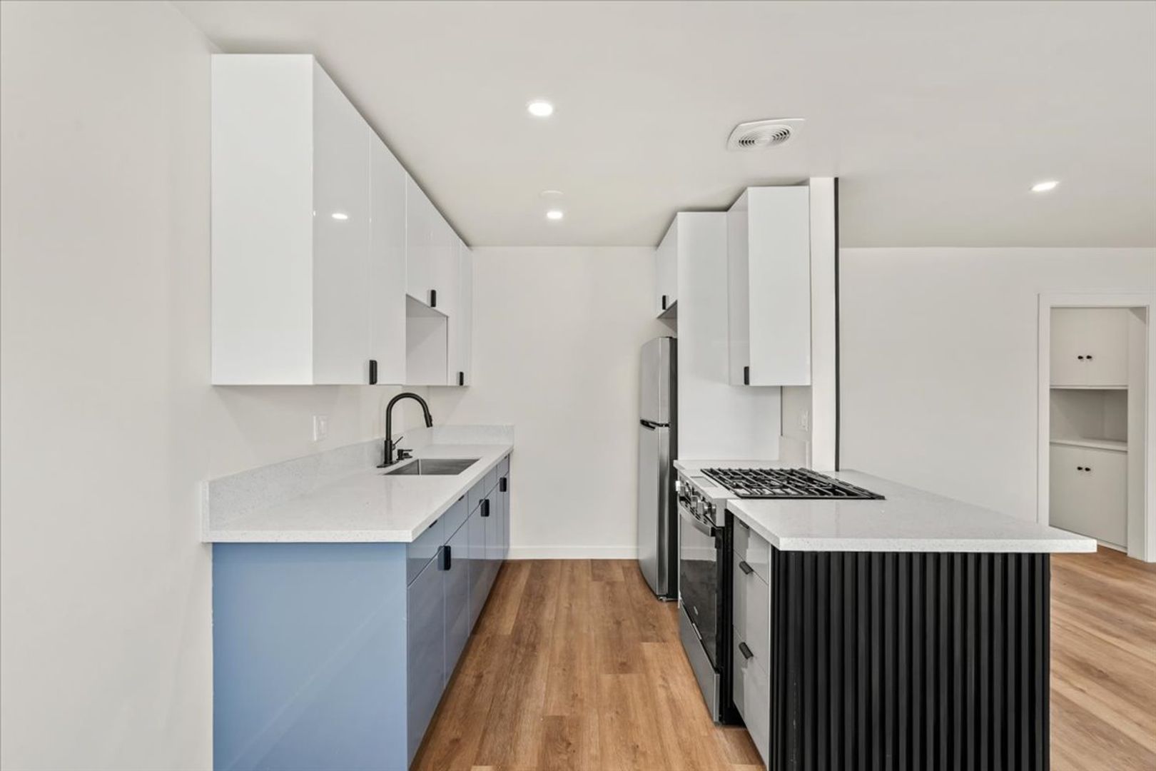 A Refined 1BR/1BA Residence in the Heart of Inglewood 8 of 12