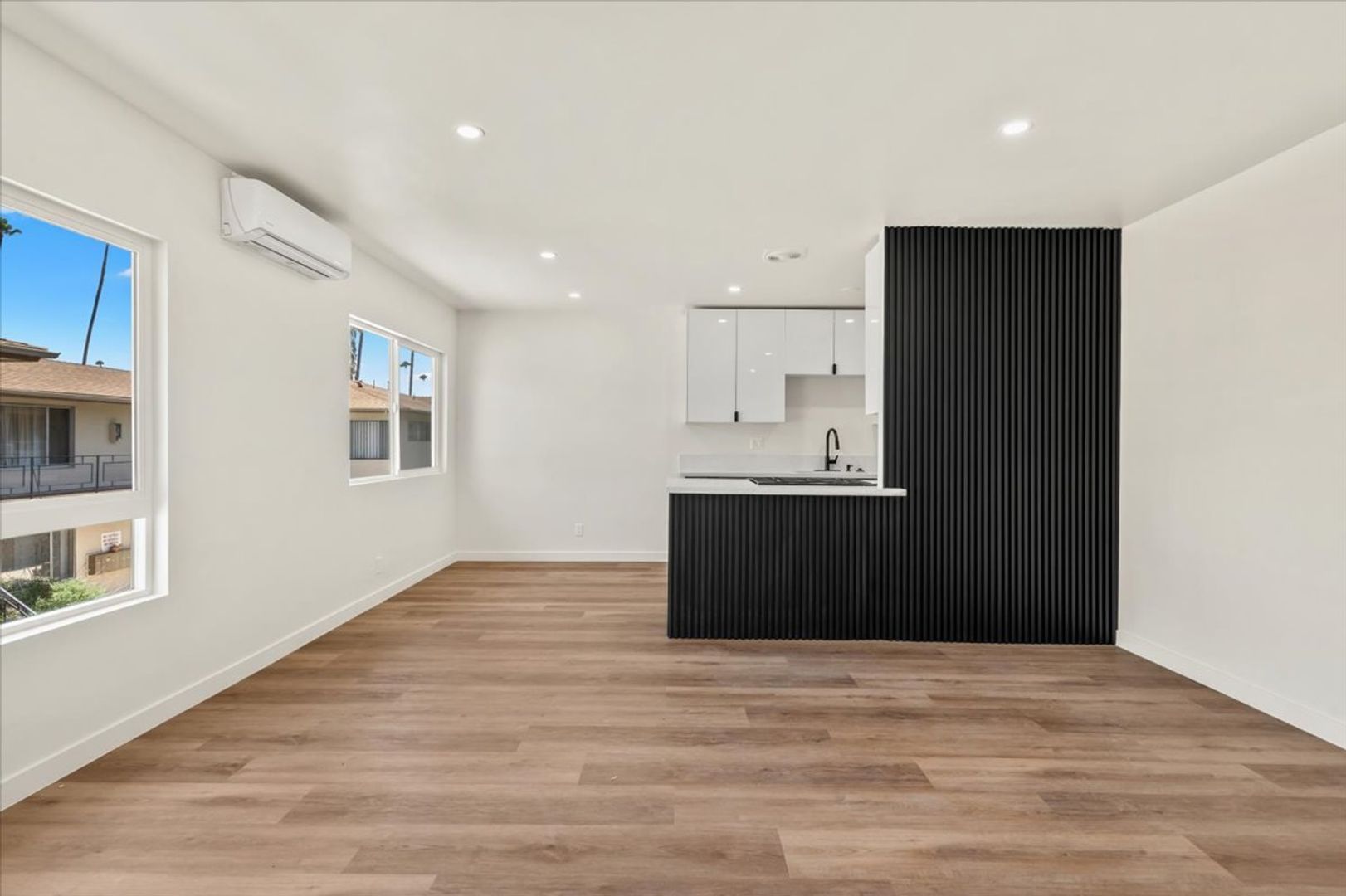 Inglewood Apartment: 317 E 97th St.