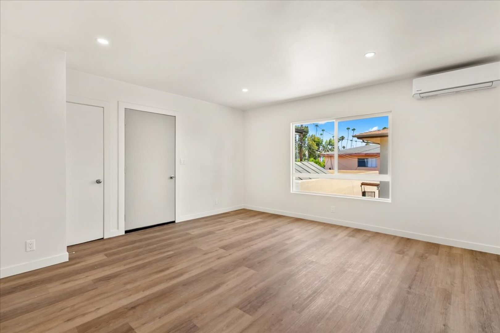 A Refined 1BR/1BA Residence in the Heart of Inglewood 10 of 12