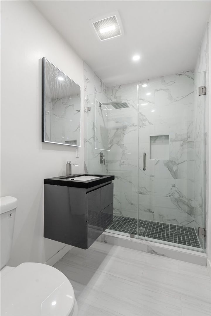 Newly Renovated 2BR/1BA Modern Living near LAX, SoFi Stadium & Intuit Dome! 9 of 12
