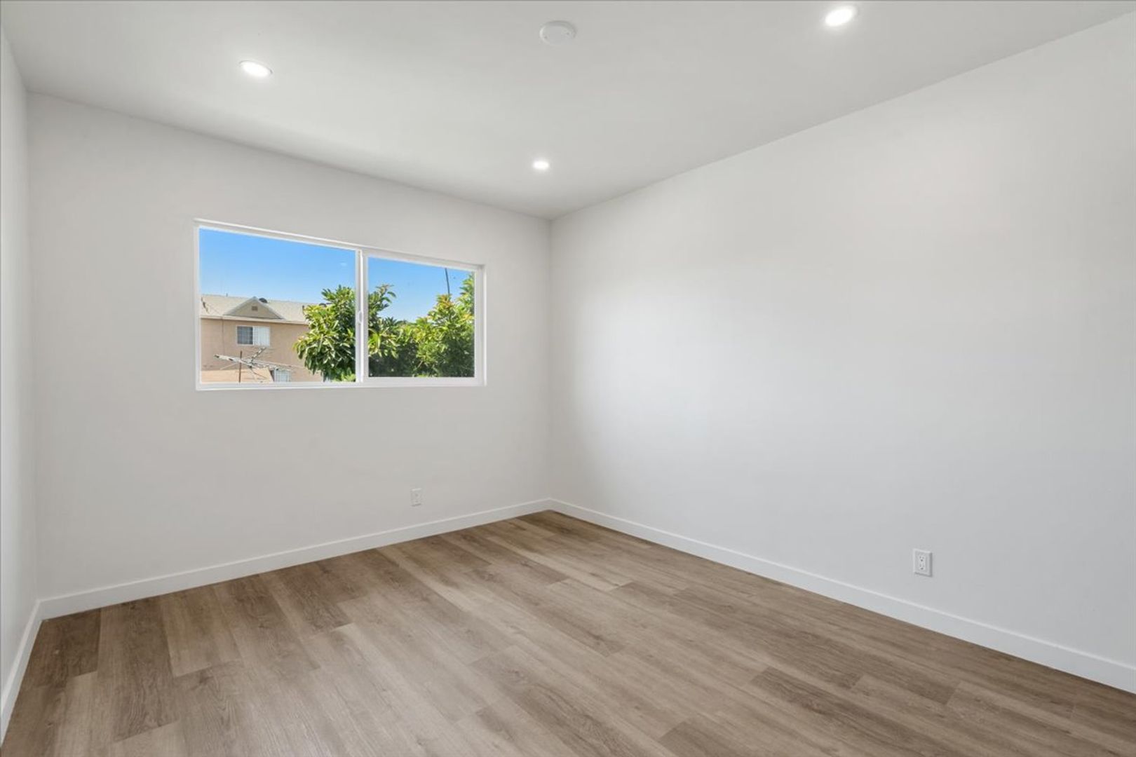 Newly Renovated 2BR/1BA Modern Living near LAX, SoFi Stadium & Intuit Dome! 10 of 12