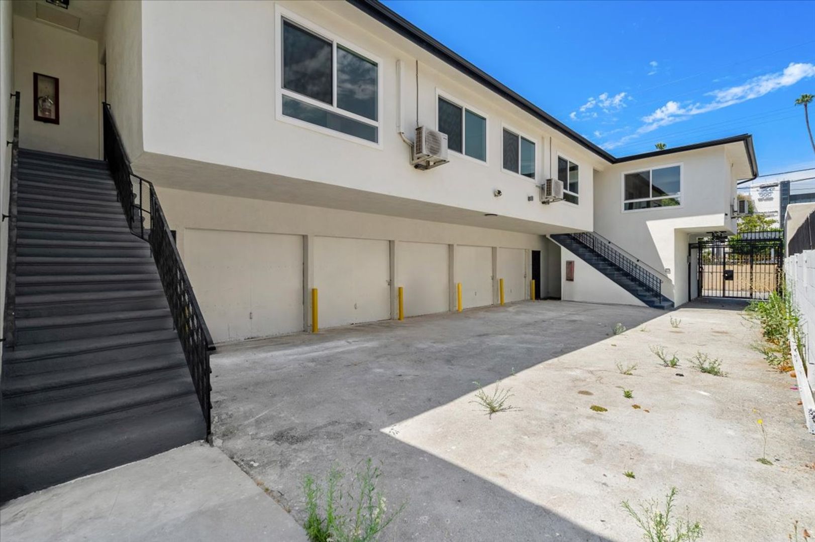 Newly Renovated 2BR/1BA Modern Living near LAX, SoFi Stadium & Intuit Dome! 6 of 12