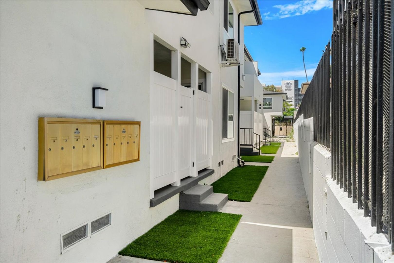 Newly Renovated 2BR/1BA Modern Living near LAX, SoFi Stadium & Intuit Dome! 5 of 12