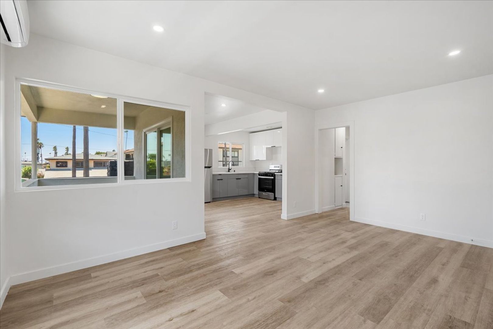 Inglewood Apartment: 317 E 97th St.
