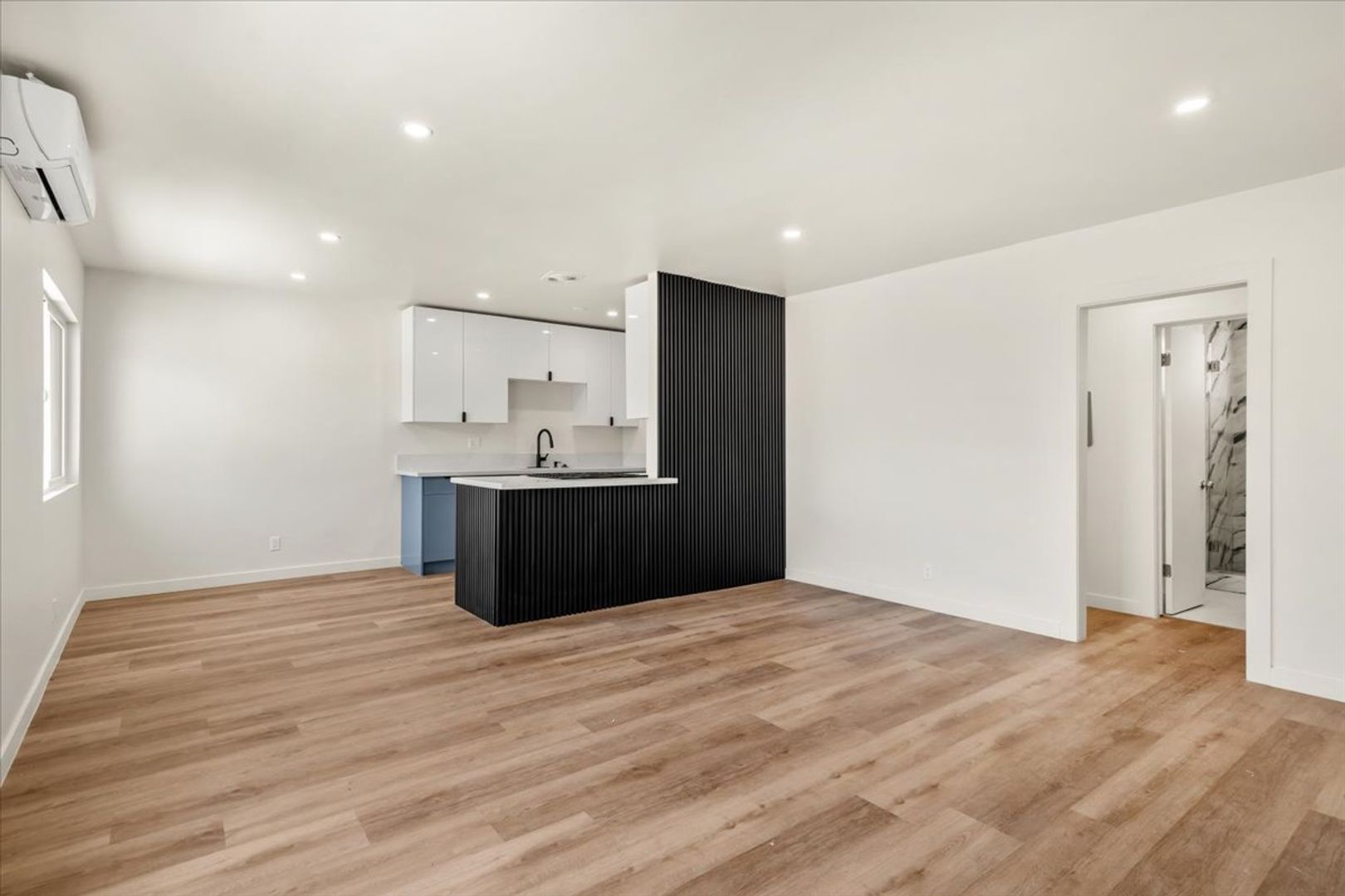 A Refined 1BR/1BA Residence in the Heart of Inglewood 9 of 12