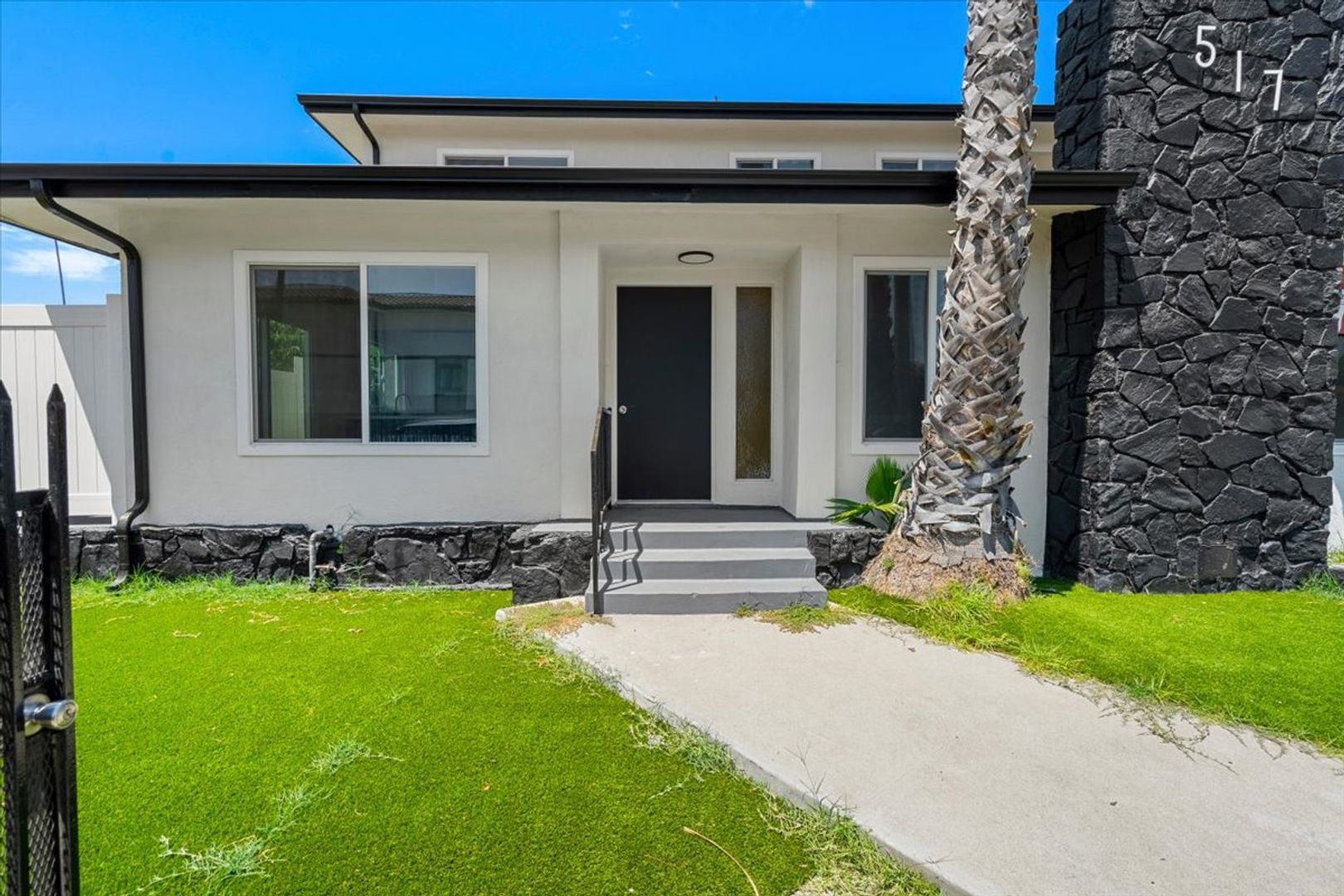 Inglewood Apartment: 317 E 97th St.