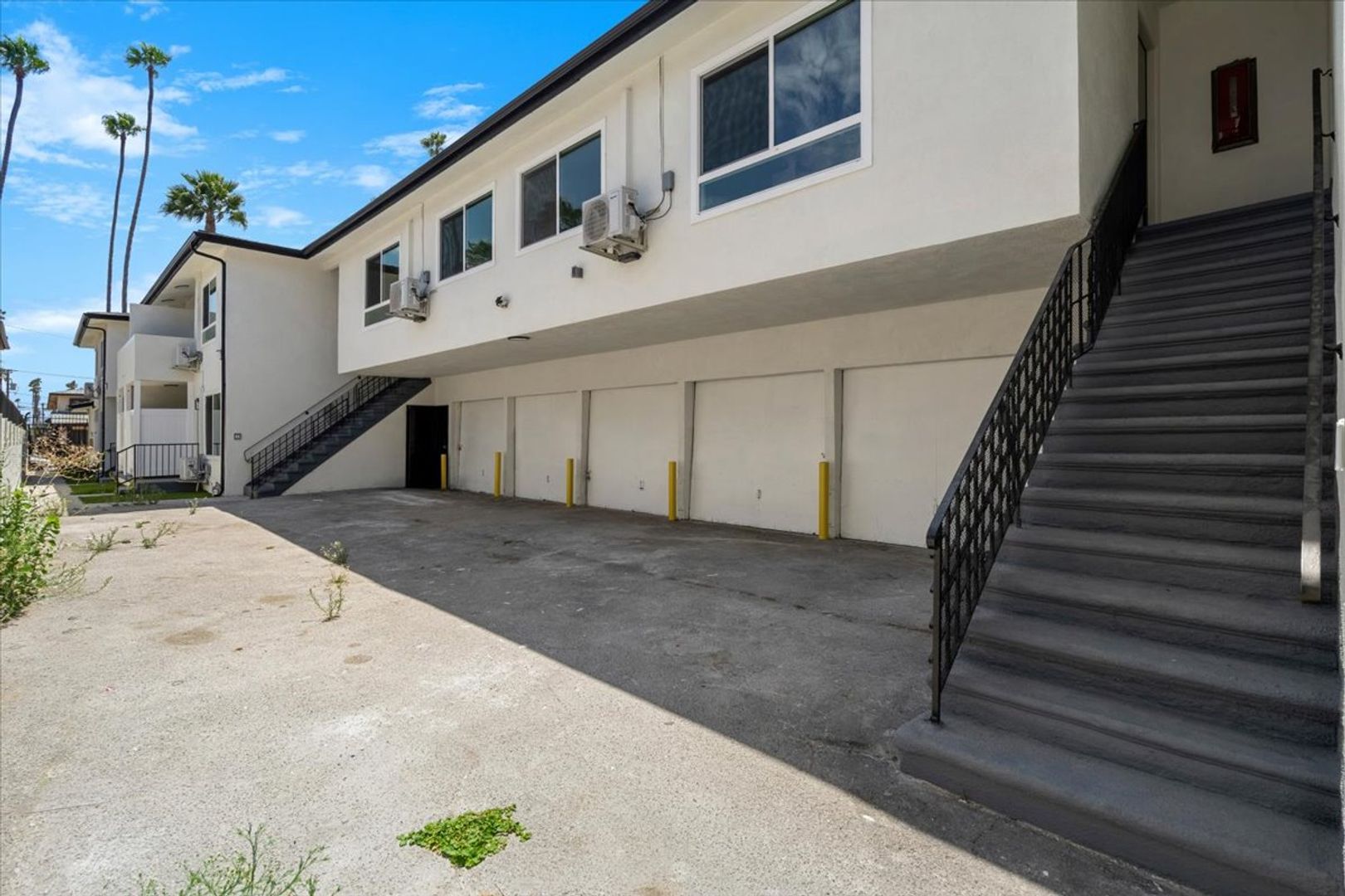 Newly Renovated 2BR/1BA Modern Living near LAX, SoFi Stadium & Intuit Dome! 7 of 12