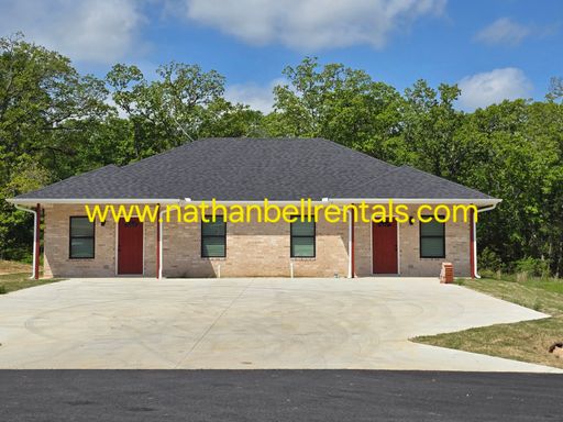 Brick Duplex: 2 bed, 1 bath