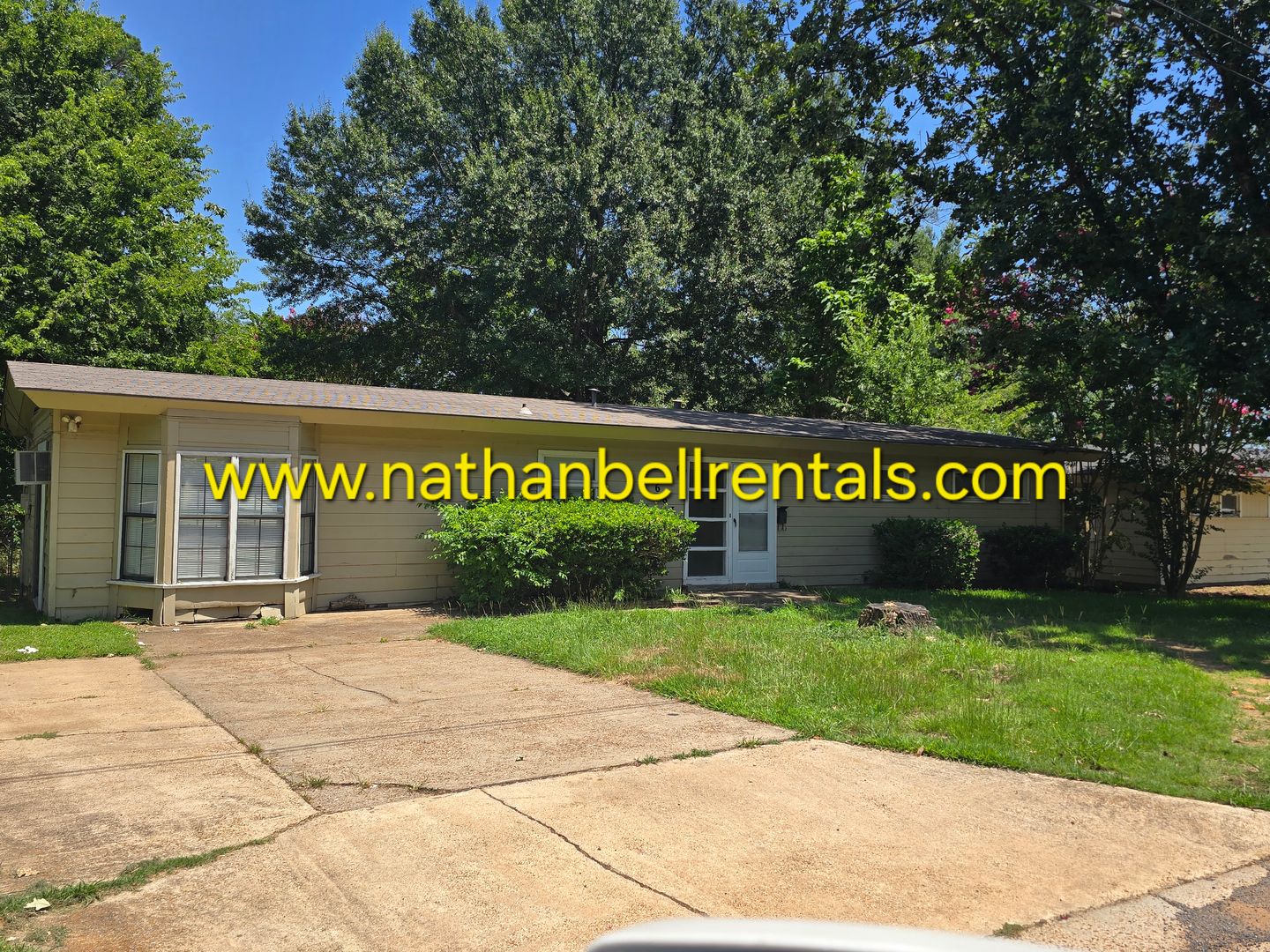 Paris House: 683 25th St SE