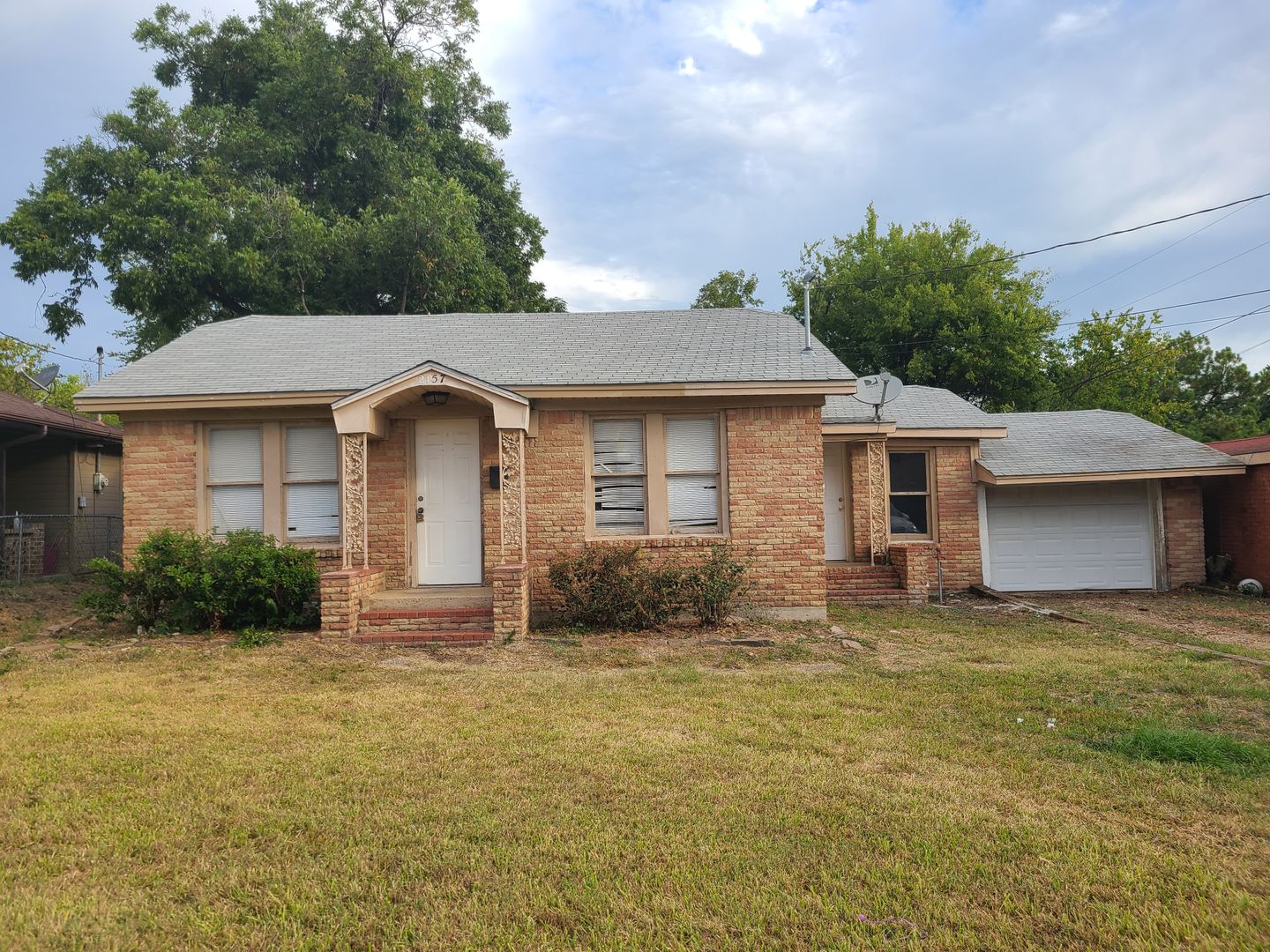 Paris Apartment: 2157 E Price St