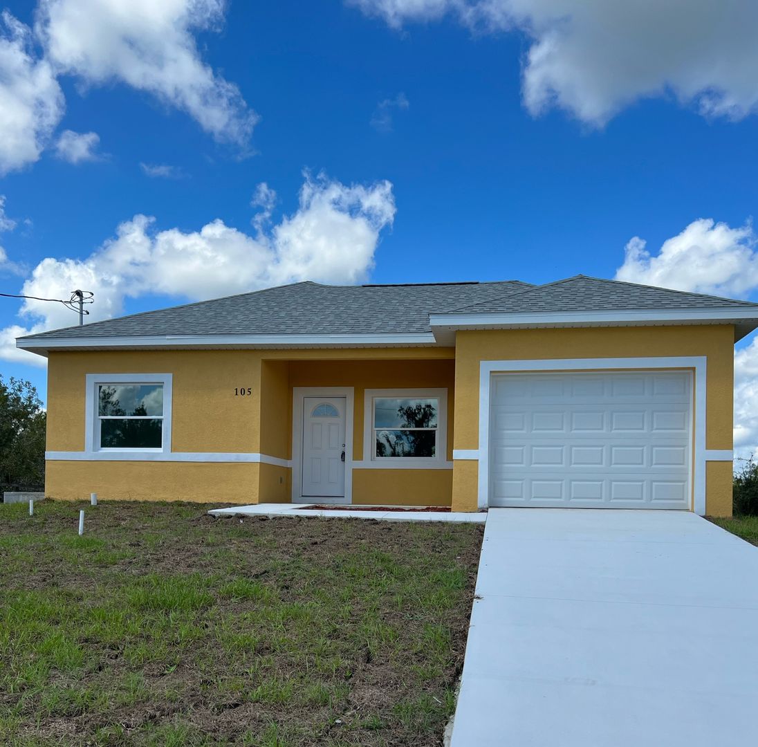 Lake Placid House: 105 Hawaii Dr Ne