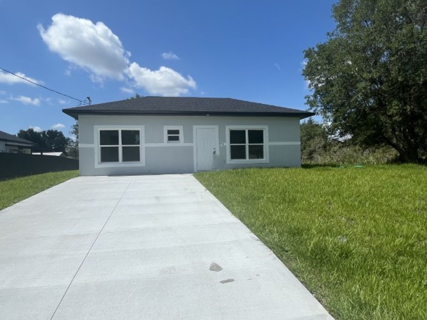 Lehigh Acres House: 571 Genoa Ave S