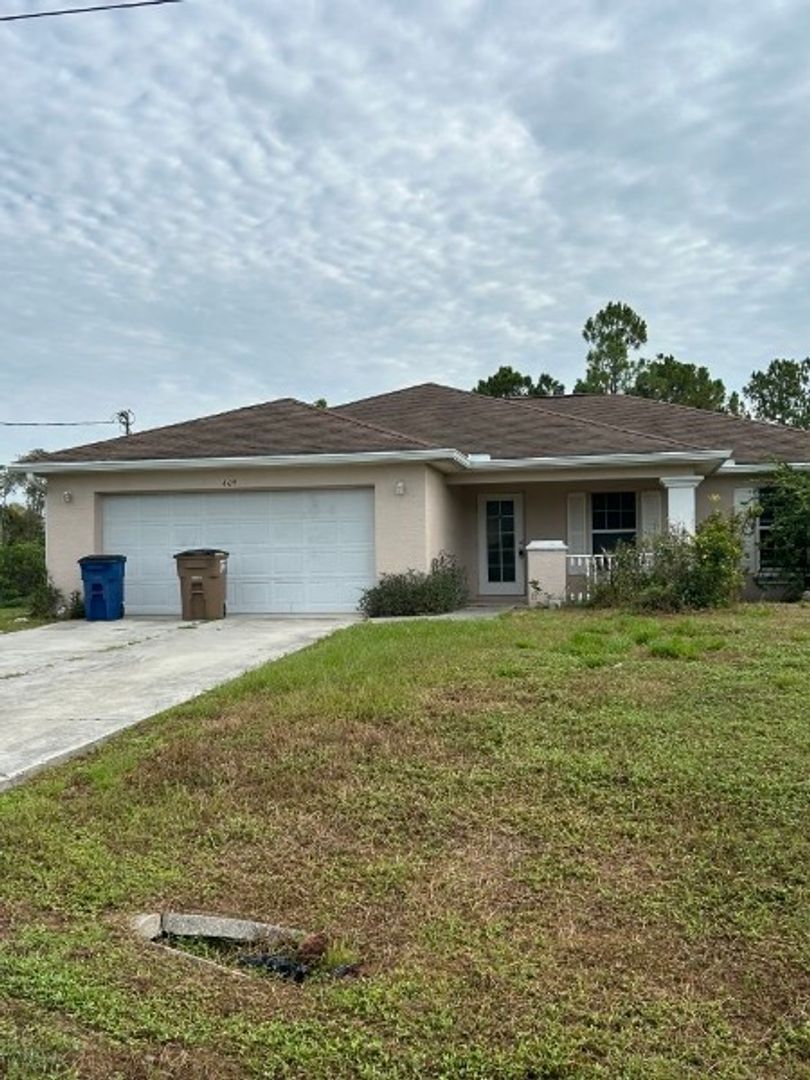 Lehigh Acres House: 409 La Perouse St