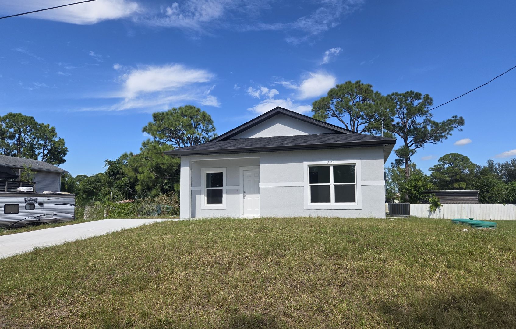 Lehigh Acres House: 318 Lenz Ave S