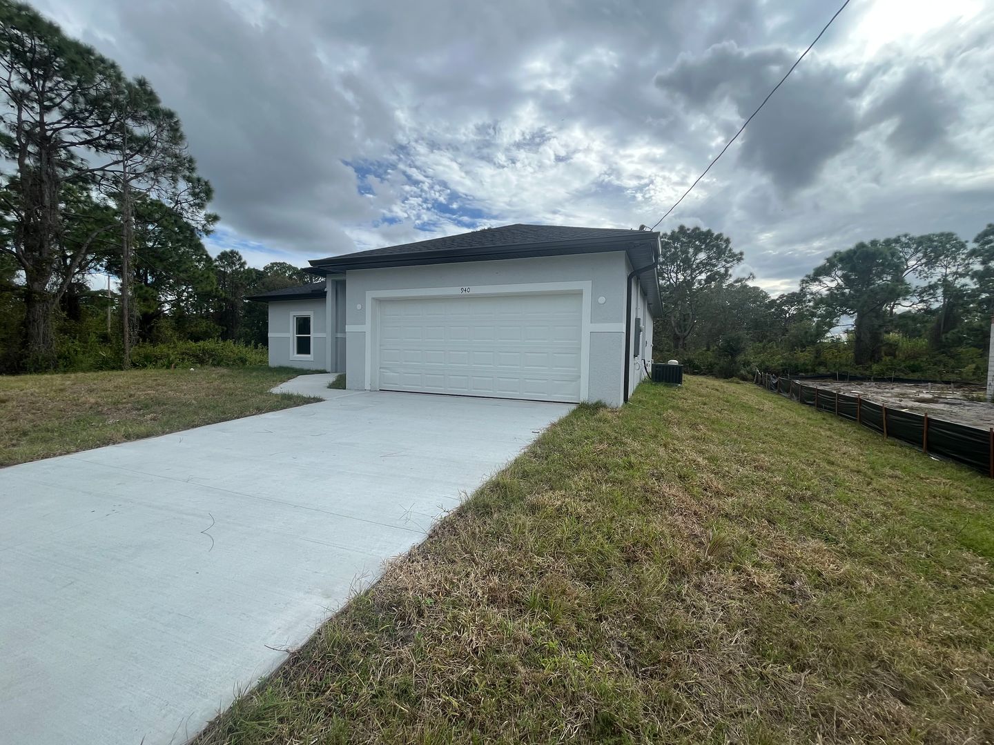 Lehigh Acres House: 940 Sterling St E