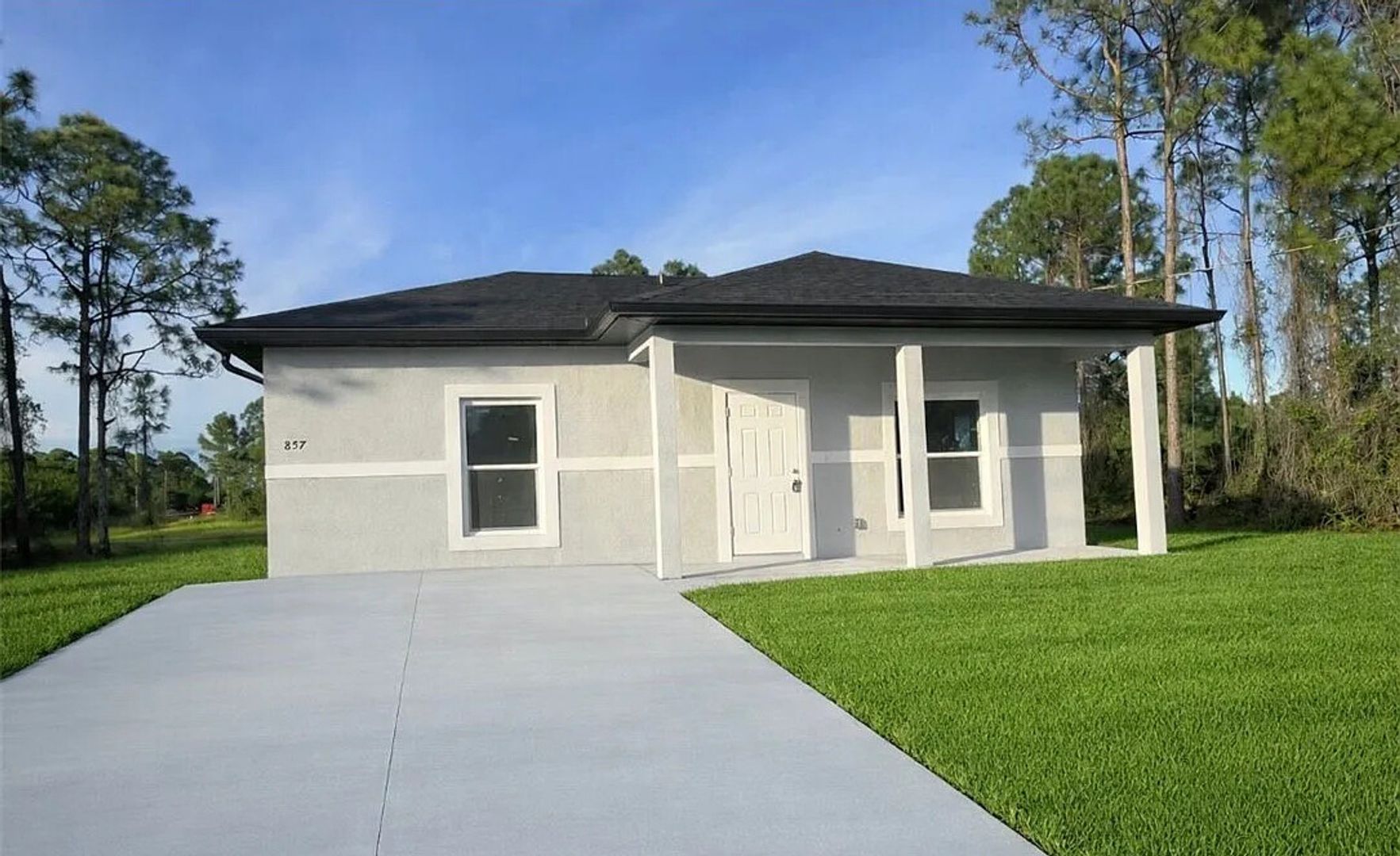 Lehigh Acres House: 857 Bently Street E