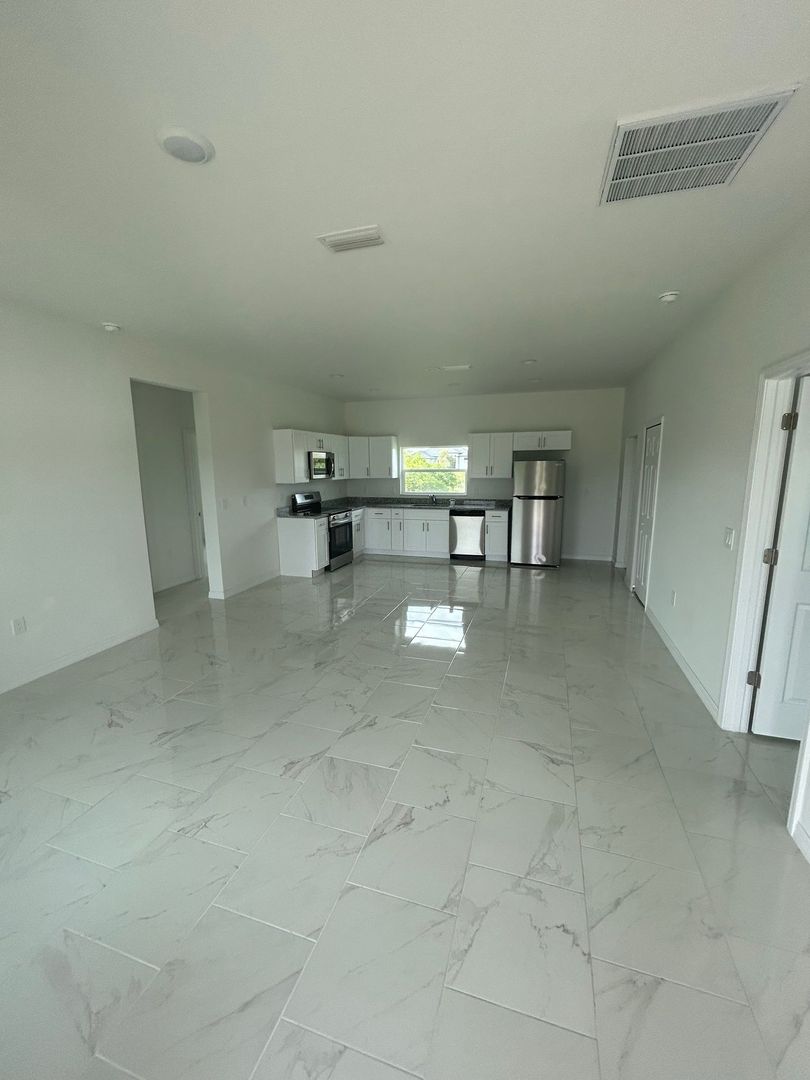 LEHIGH ACRES House: 3508 3RD ST SW
