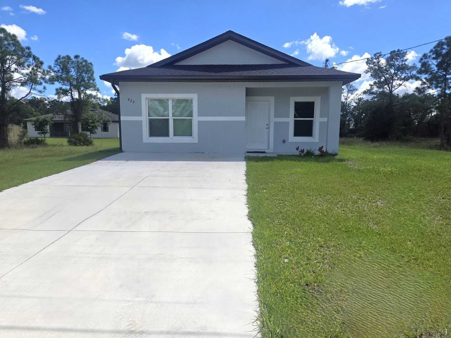 Lehigh Acres House: 922 Barcelona St E