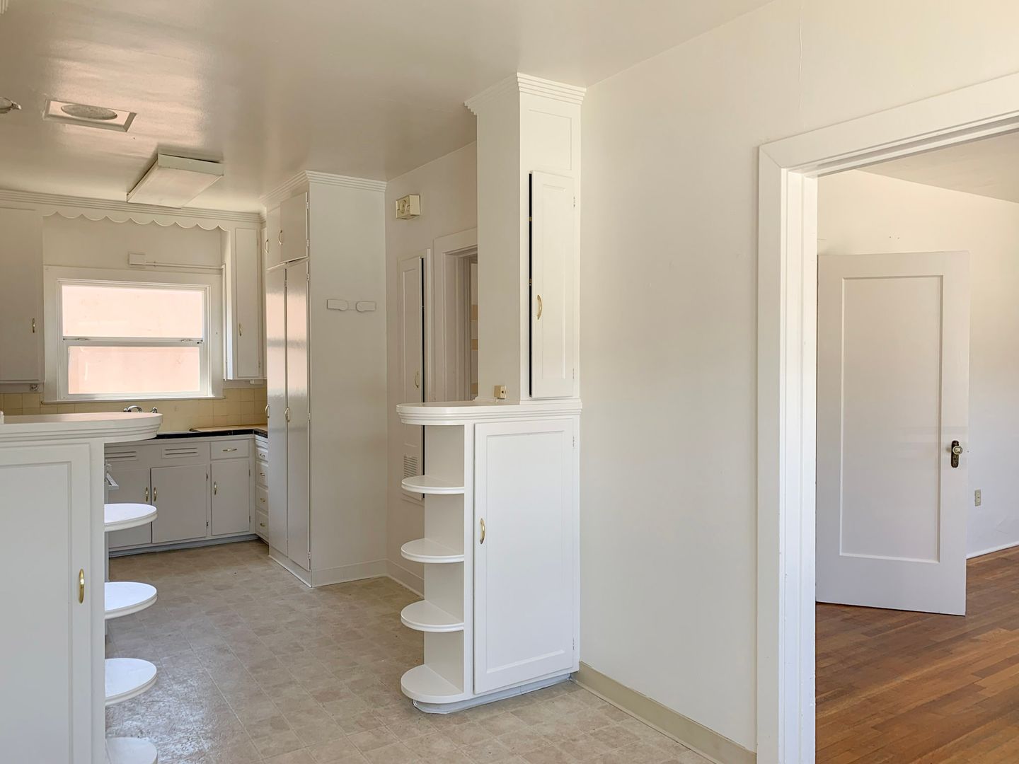 Hollister Apartment: Hodel Court