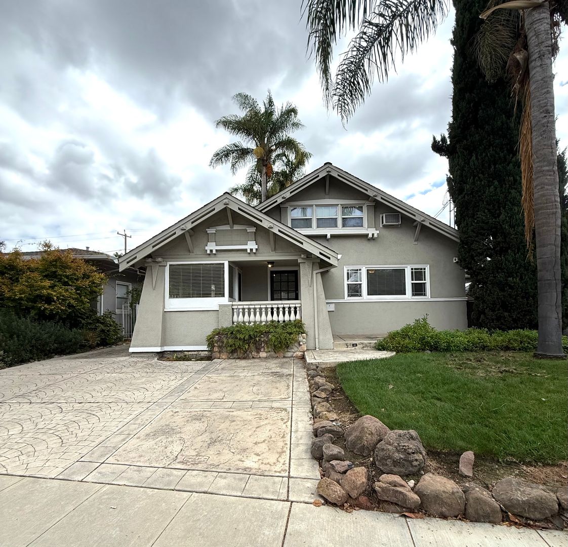 San Jose Apartment: 68 & 70 Hawthorne Way