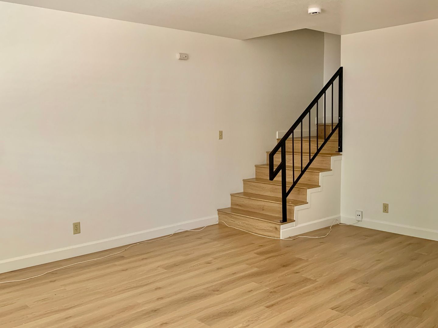 Hollister Apartment: 1471 Gabilan Drive
