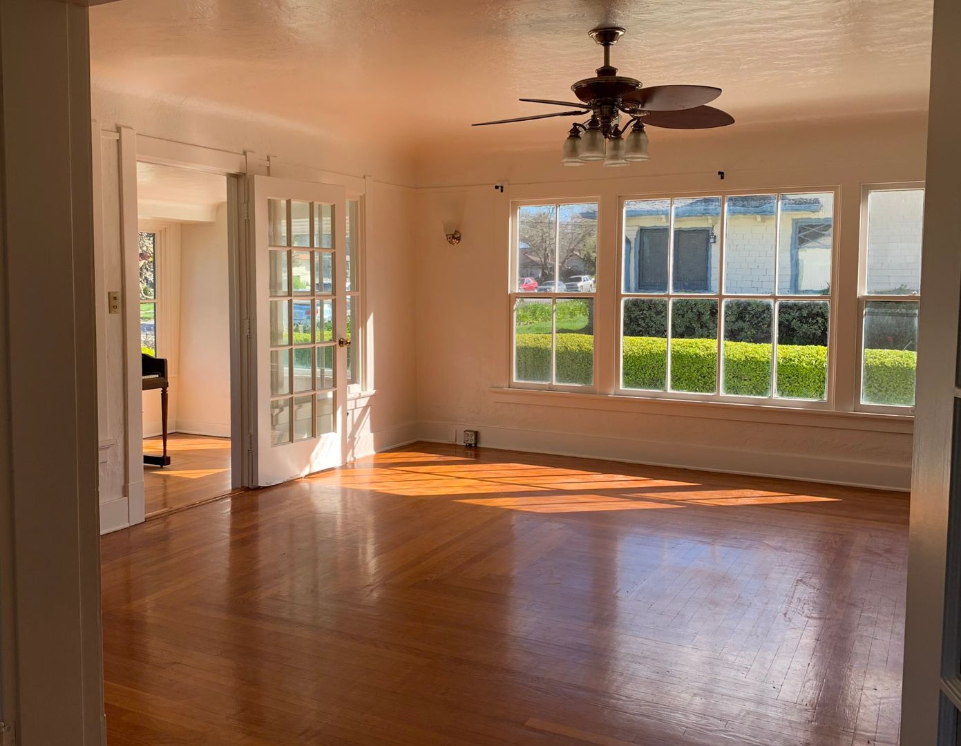 Hollister House: 1060 San Benito St