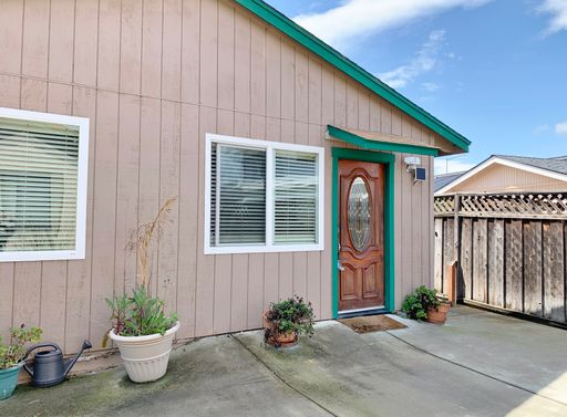 Listing photo thumbnail