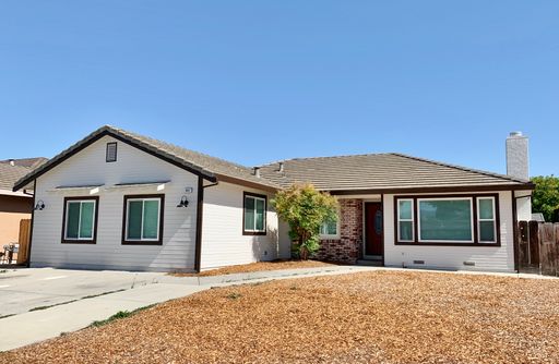 900 Apricot Ln - 101, Hollister, CA 95023