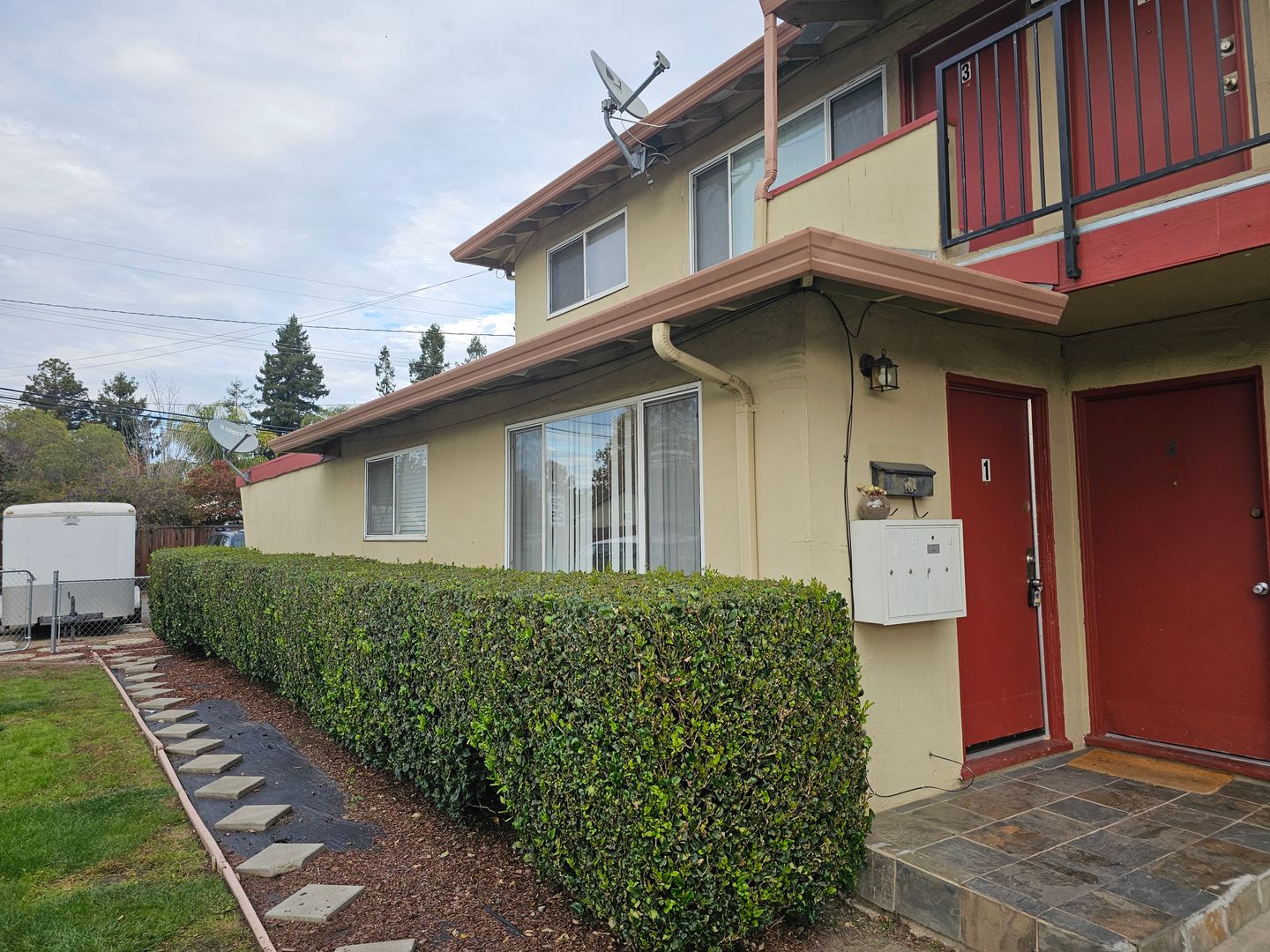 Campbell Apartment: 1053 W. Hamilton Ave