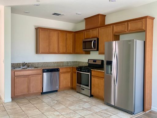 1900 Monroe Ct #3, Hollister, CA 95023
